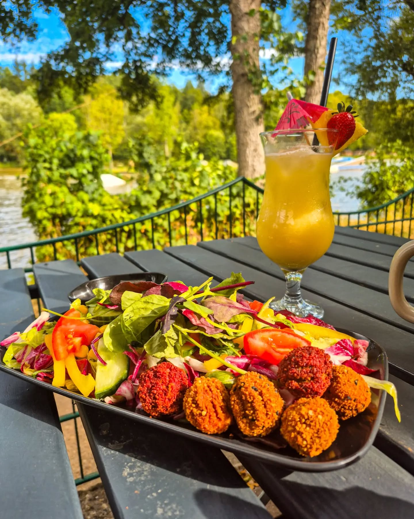 Frisch, knackig und voller Farbe! 🥗☀️ Für alle, die es im Sommer leicht und trotzdem…